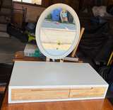 Makeup Vanity Table w/Light Up Mirror - Image 4