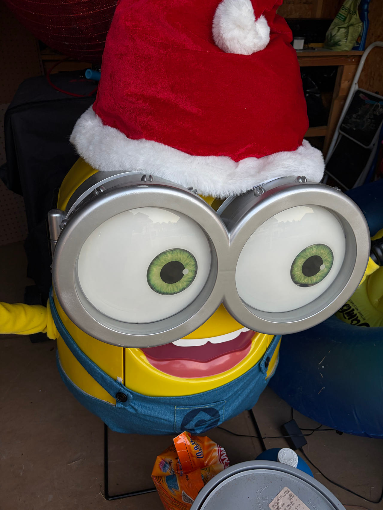 Minion Animatronic Dances and Sings