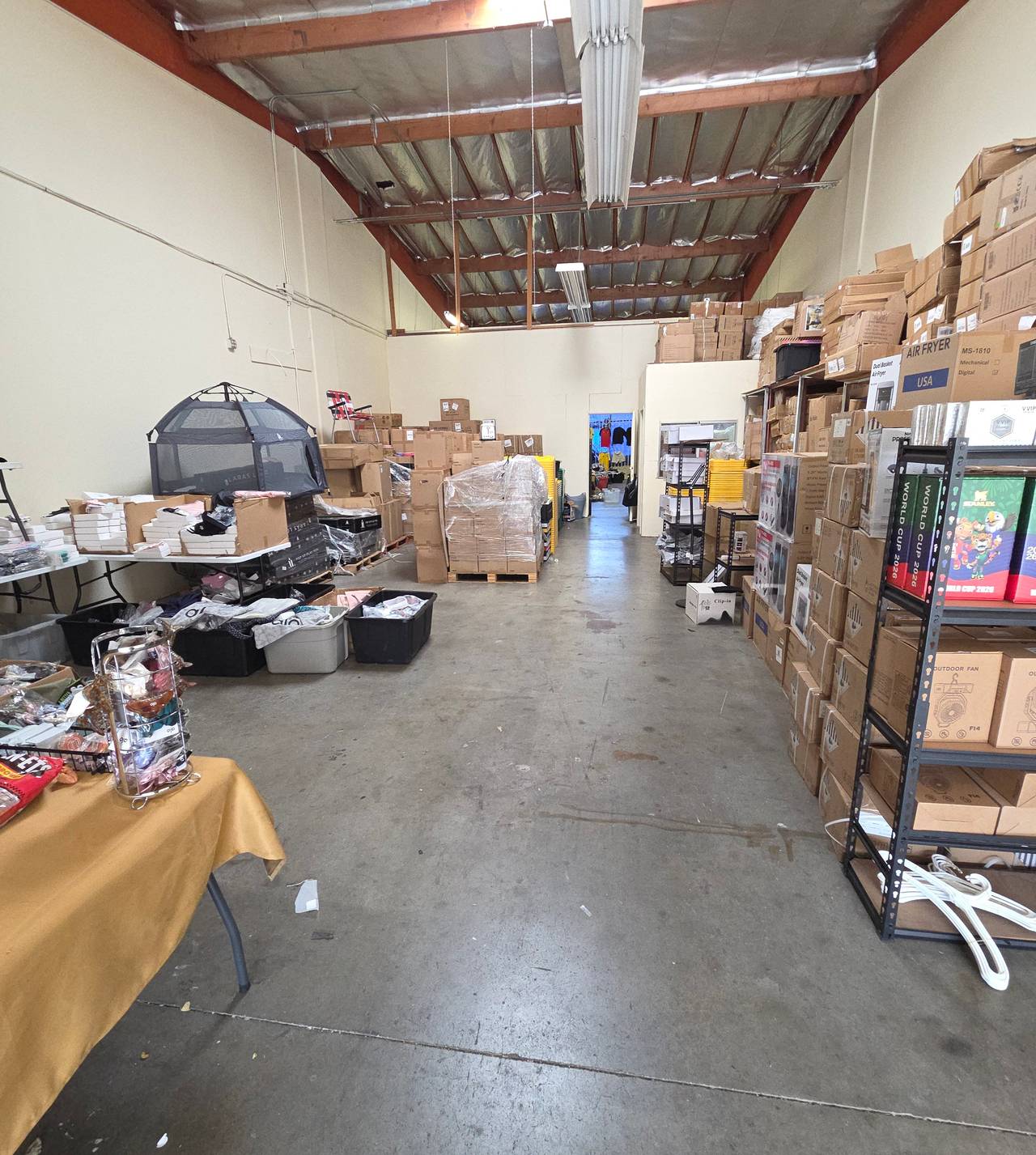 Bodega de Mayoreo Y Menudeo un poco de todo 
Torrance Ca
