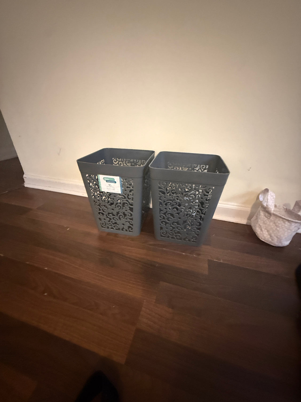 Plastic Decorative Wastebasket