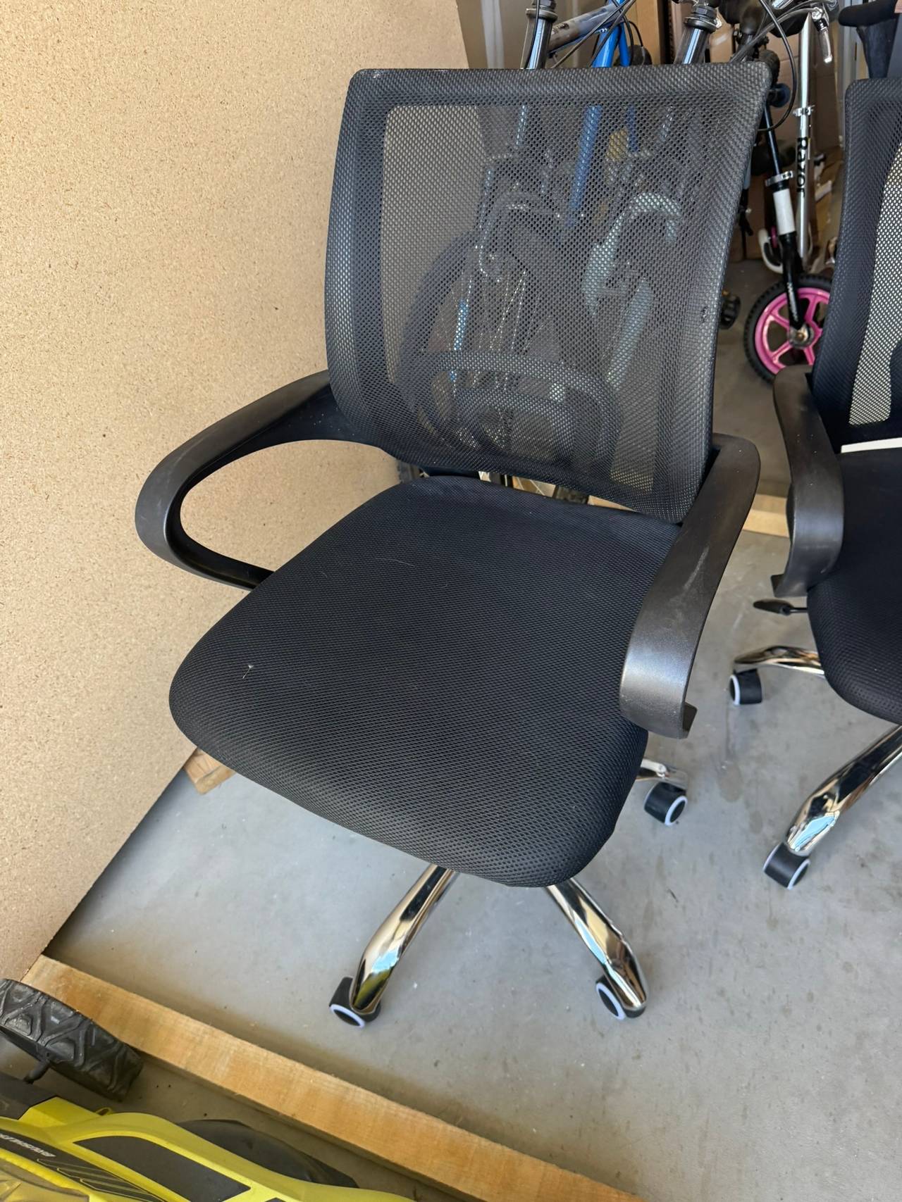 Mesh Mid-Back Swivel Office Chair with Chrome Base