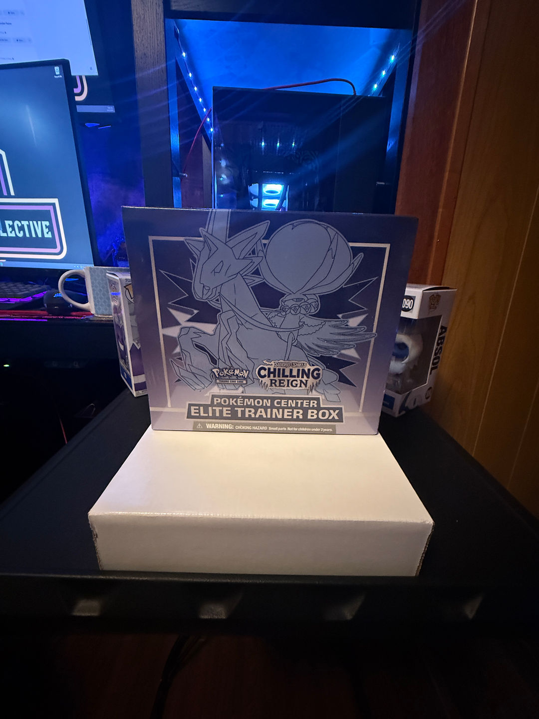Pokémon TCG: Sword & Shield—Chilling Reign Elite Trainer Box (Pokémon Center Exclusive)