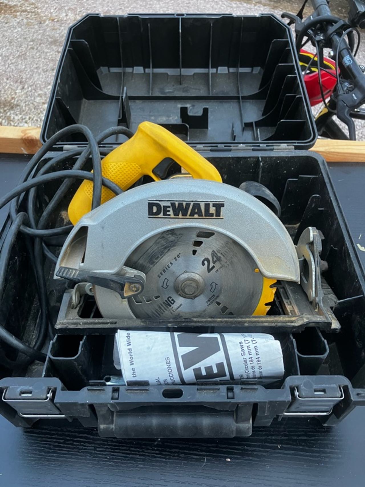 DeWalt 7-1/4" Corded Circular Saw