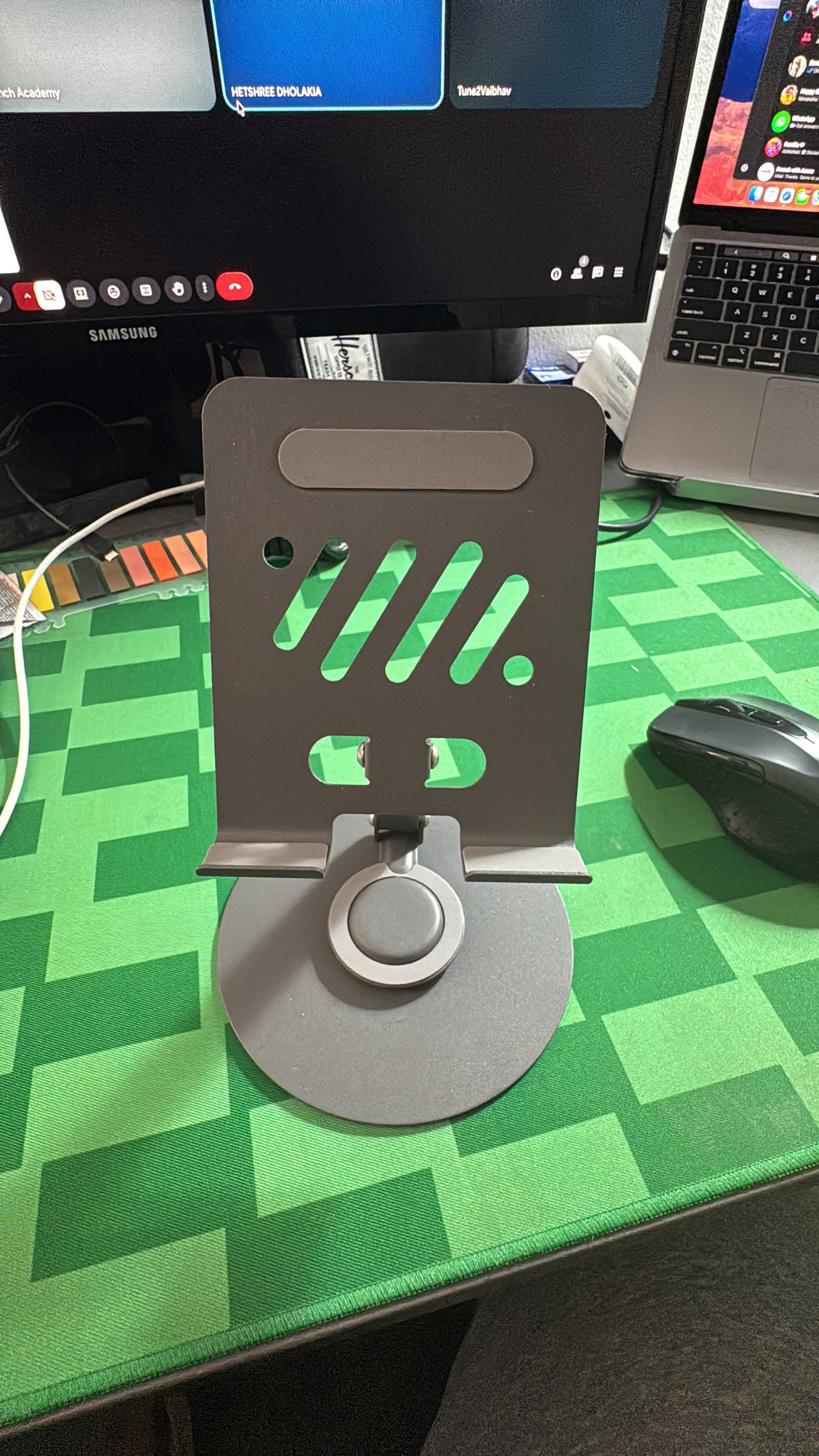Adjustable Aluminum ipad Stand