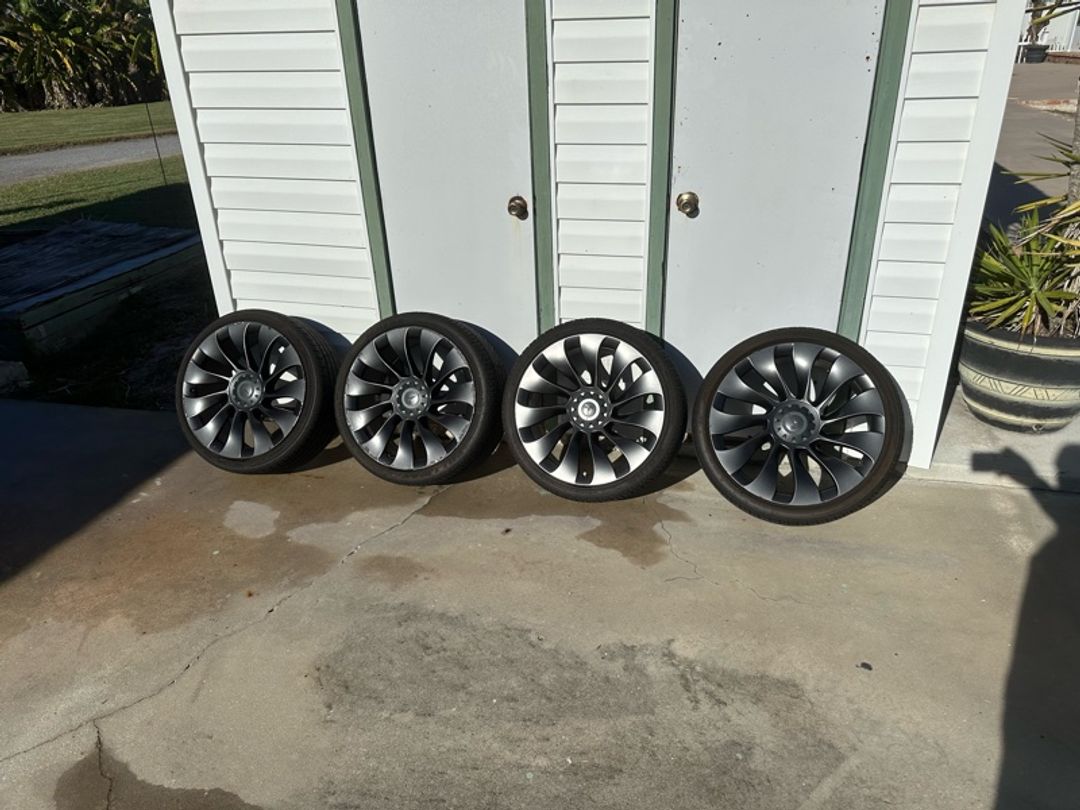 Tesla Model 3 Uberturbine Wheels & Tire
20-inch Set