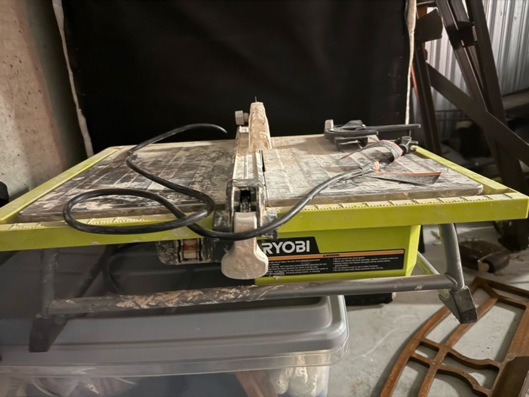 Ryobi 7" Tabletop Wet Tile Saw with Water Tray