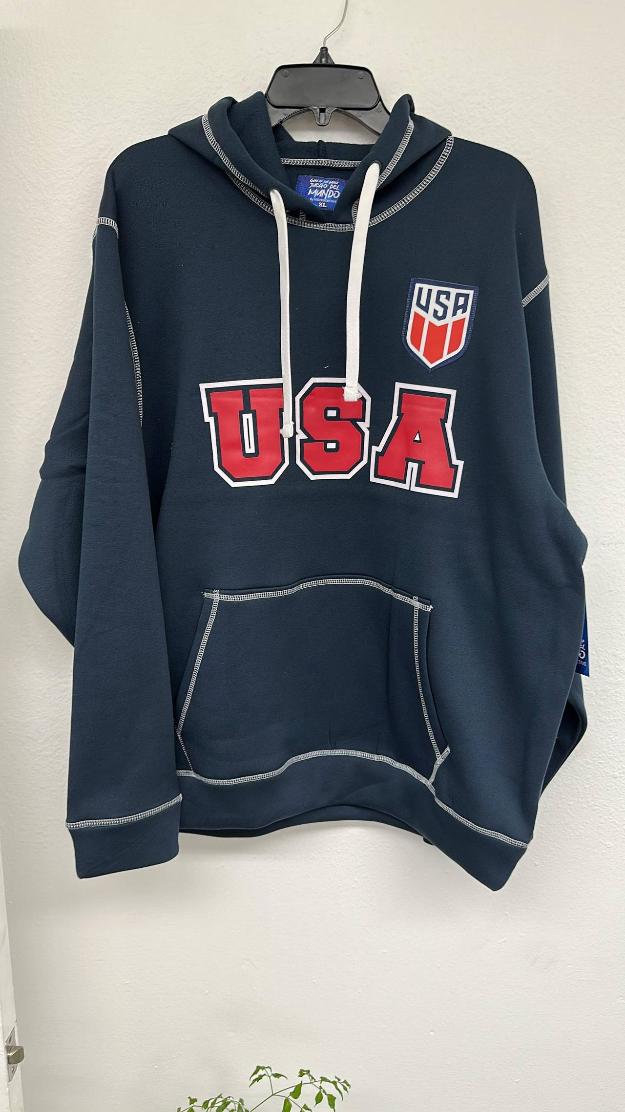 Mondo USA Pullover Hoodie
1 for $10
6  wholesale  $7 each s m l xl