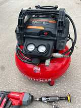 Craftsman 6-Gallon 150psi Pancake Air Compressor with 5 tools - Image 3