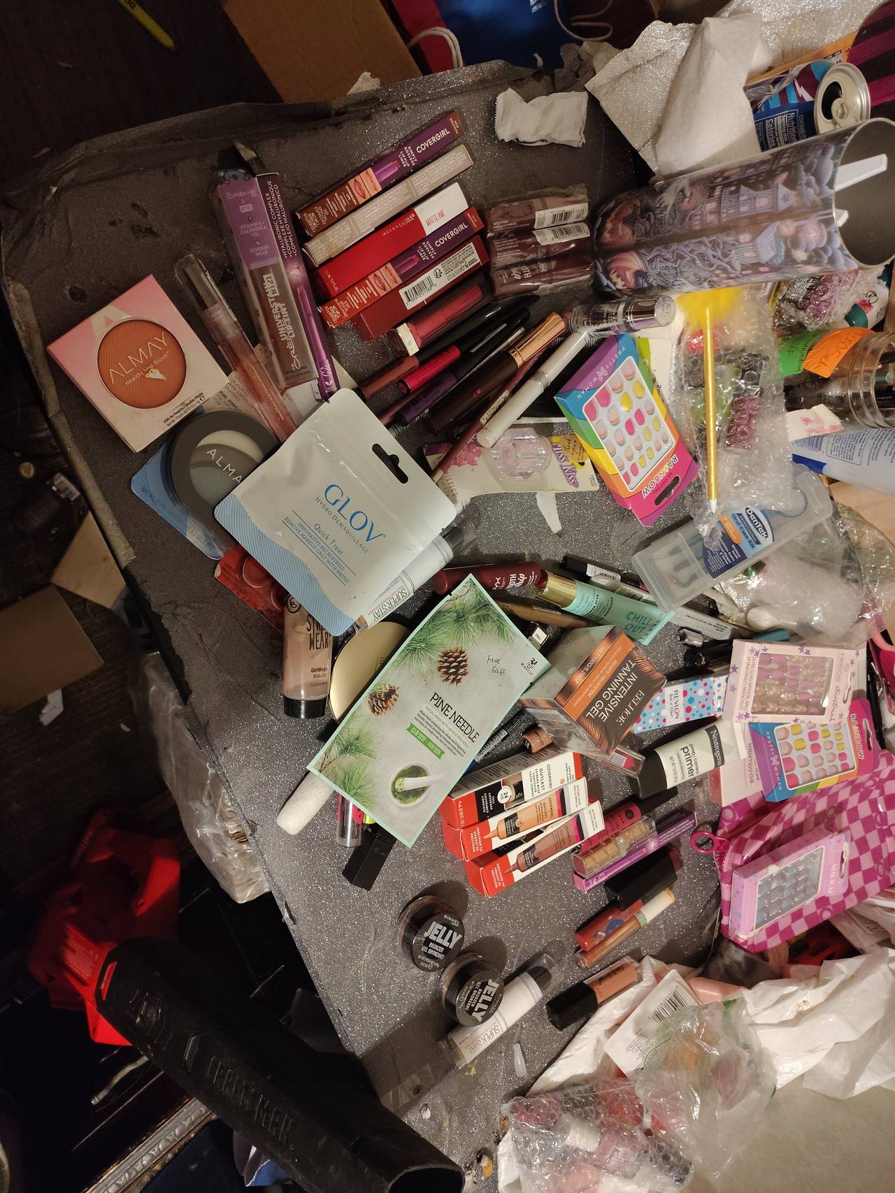25 pieces for $30!! Large Assortment of Mixed Makeup Brands