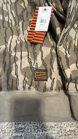 Volcom Mossy Oak Bottomland Camo Hoodie size small - Image 2