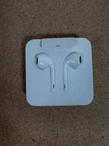 Apple EarPods with Lightning Connector - Image 1