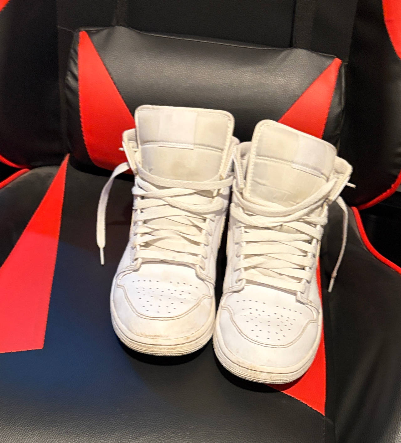 Nike Air Jordan 1 Mid Triple White