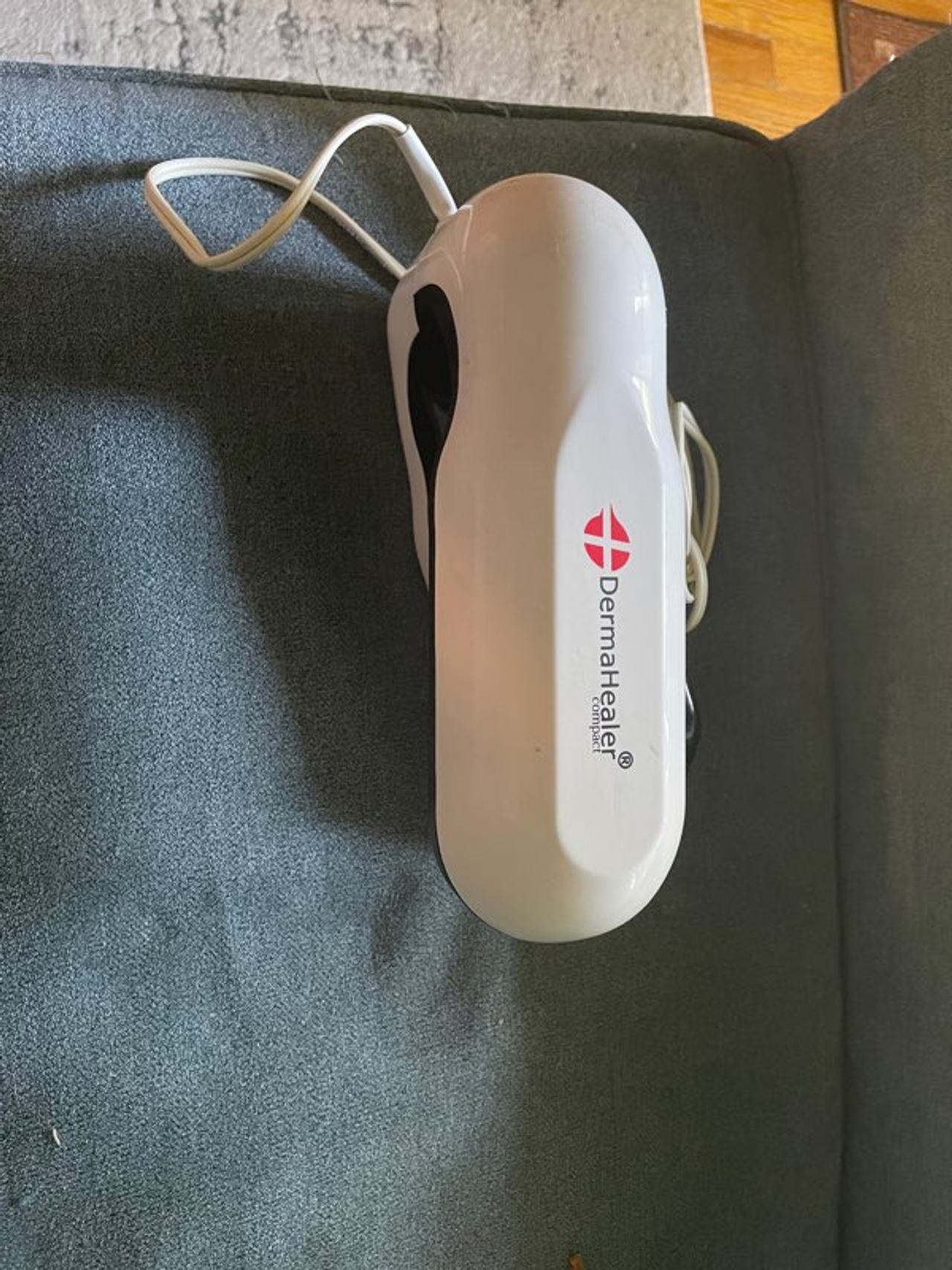 DermaHealer Handheld UVB Phototherapy Lamp
