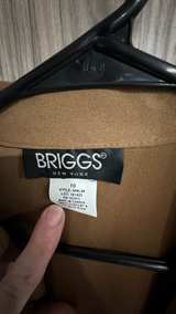 Briggs New York Women's Single Button Blazer brown size 10 vey soft velour - Image 2