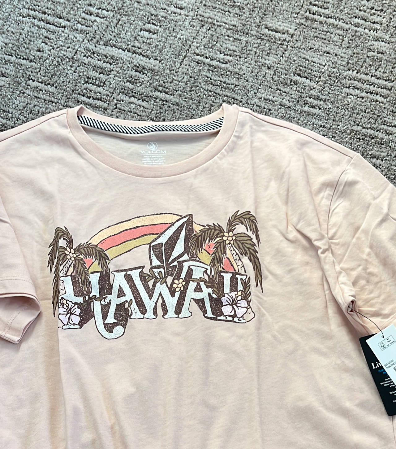 Volcom Hawaii Graphic T-Shirt new with tags slightly cropped small