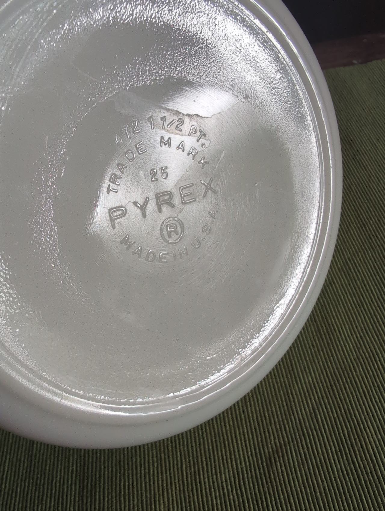 PYREX Gooseberry Pink Cinderella Mixing Bowl 472   1.5 pint
