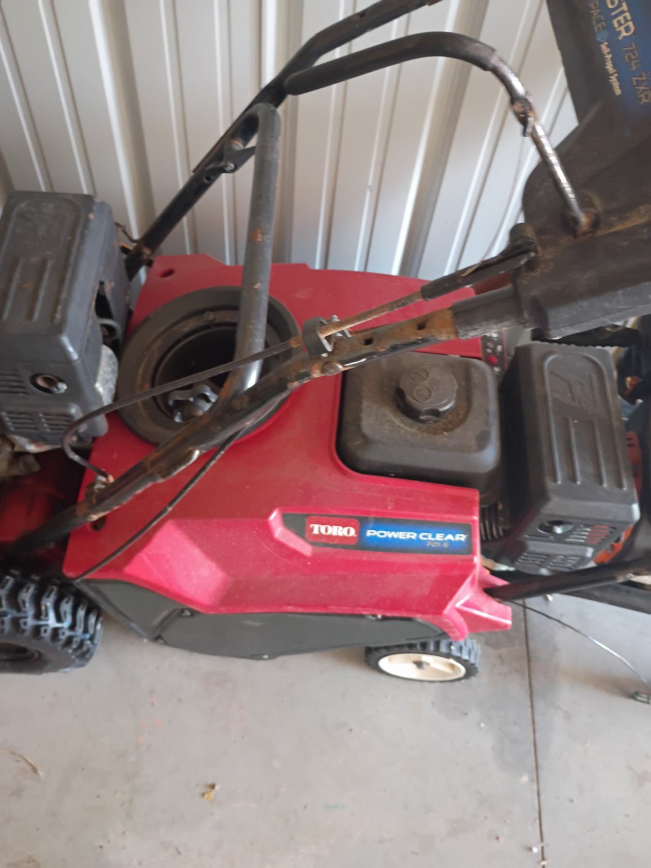 Toro Power Clear 721 E Snow Blower