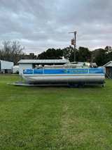 Bennington 2275FS-23 Pontoon Boat - Image 1