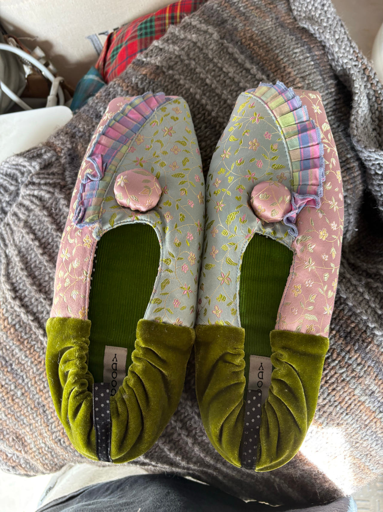 Goody vintage silk/velvet slippers size 7-8