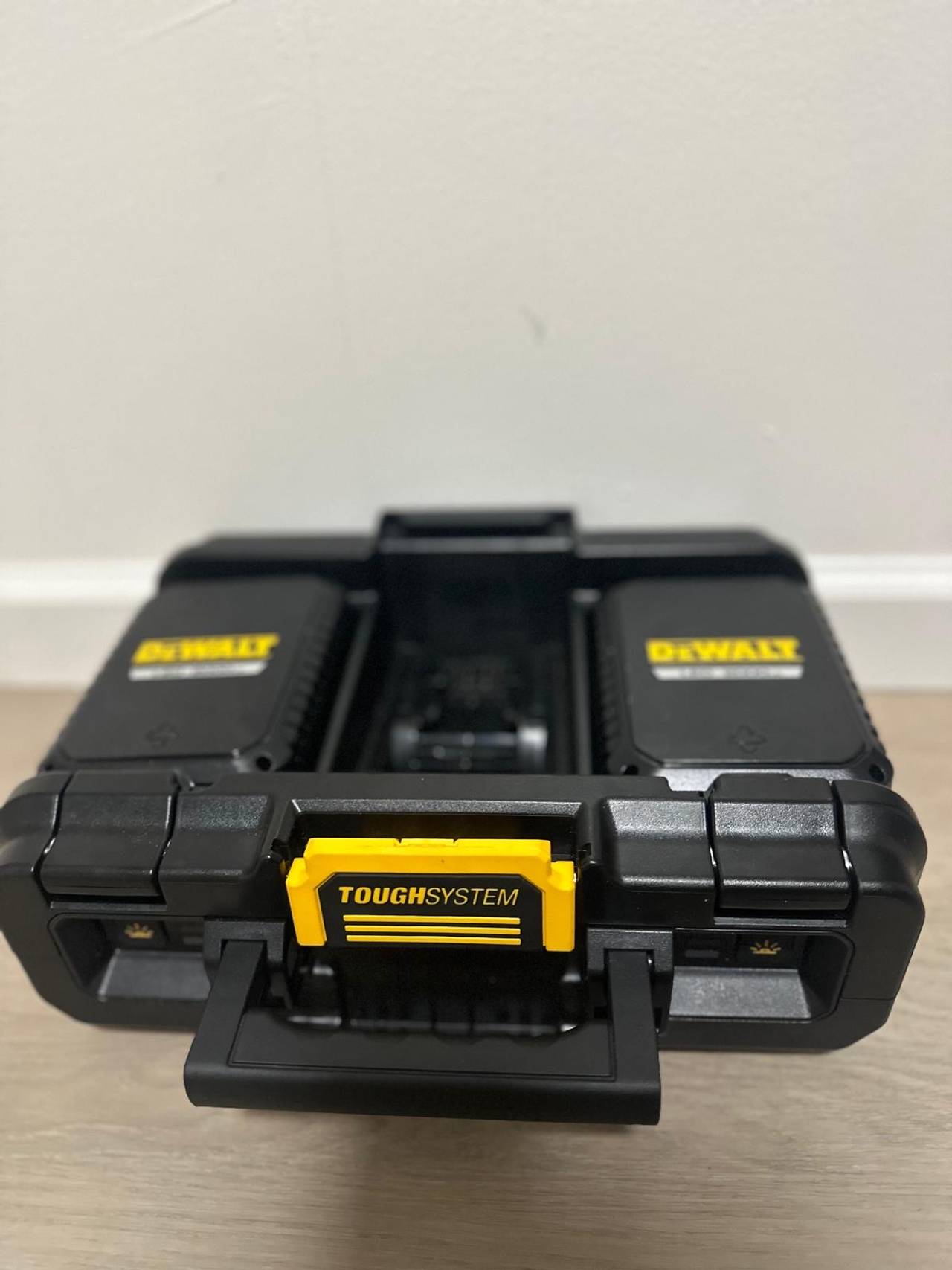 DEWALT ToughSystem 2.0 Dual Port Charger