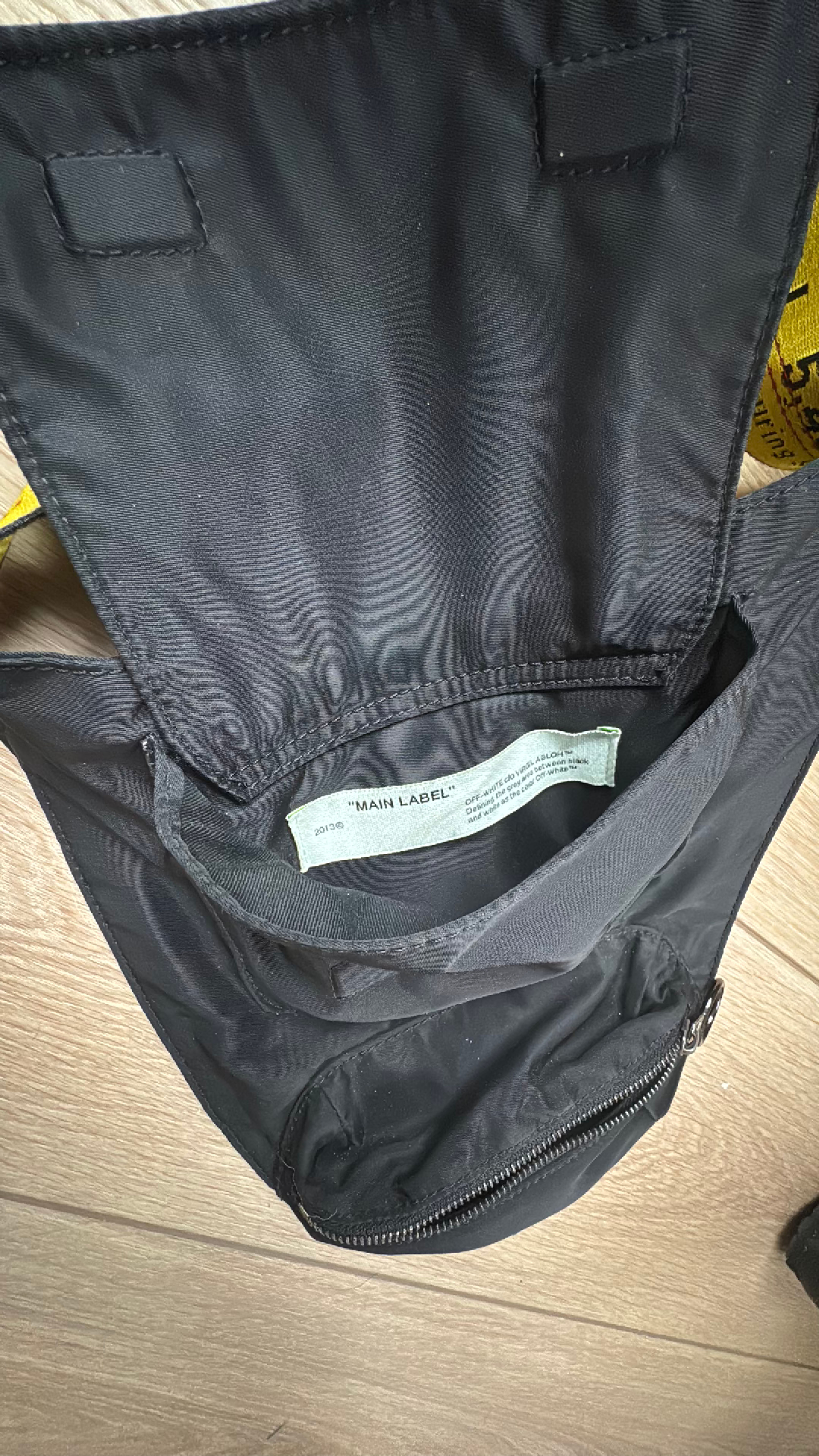 Off-White Crossbody Bag - Image 4