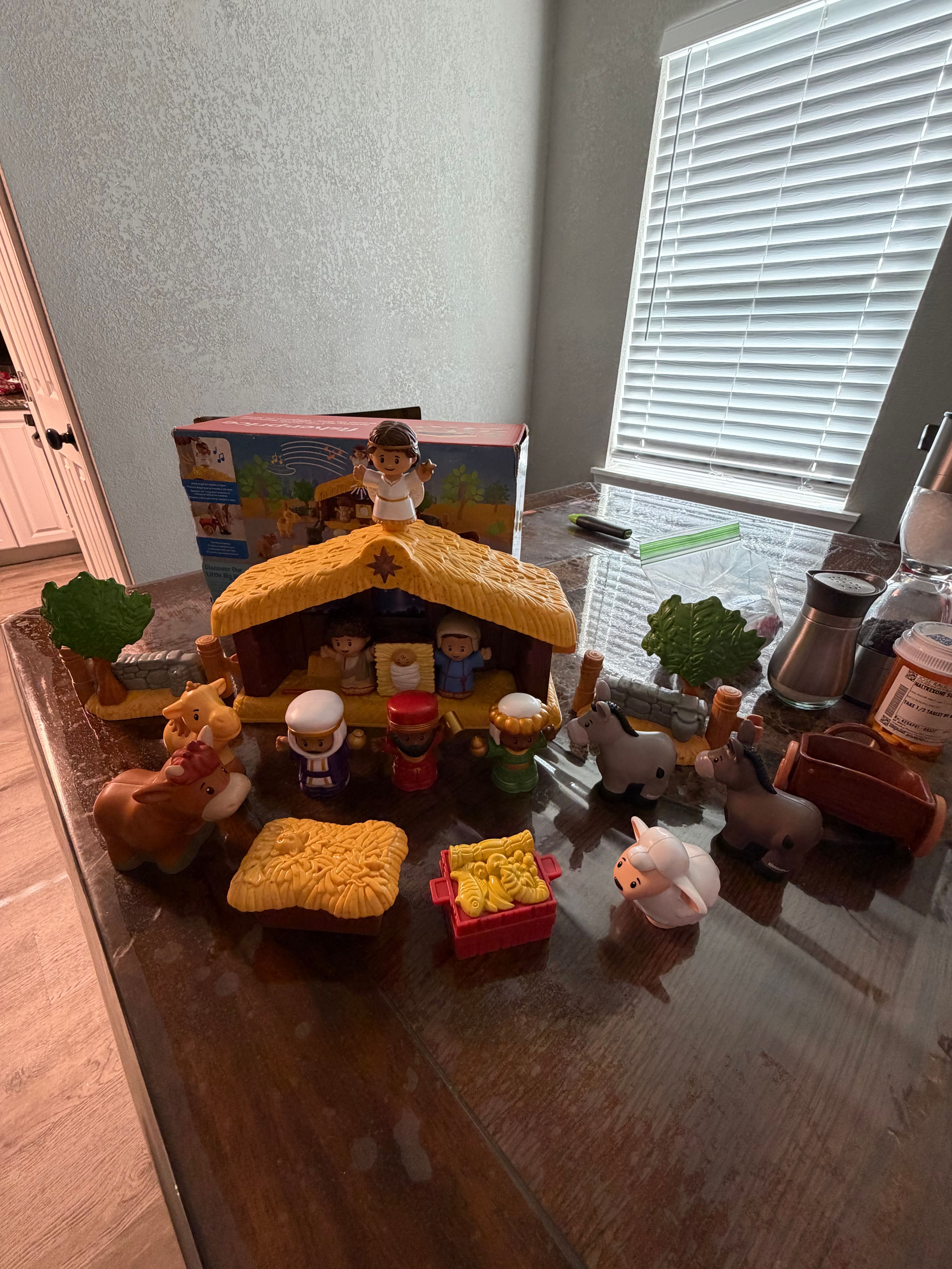 Fisher-Price Little People Caring for Animals Farm Set - Image 3