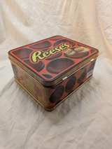 Reese's Tin Lunch Box with Handle - Image 4