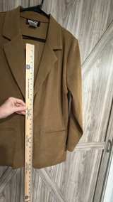 Briggs New York Women's Single Button Blazer brown size 10 vey soft velour - Image 6
