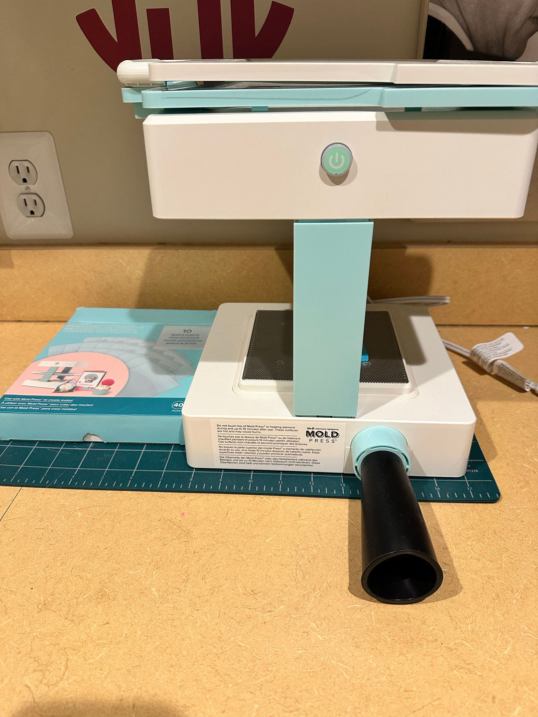 We R Memory Keepers Mold Press plus large pack of mold sheets