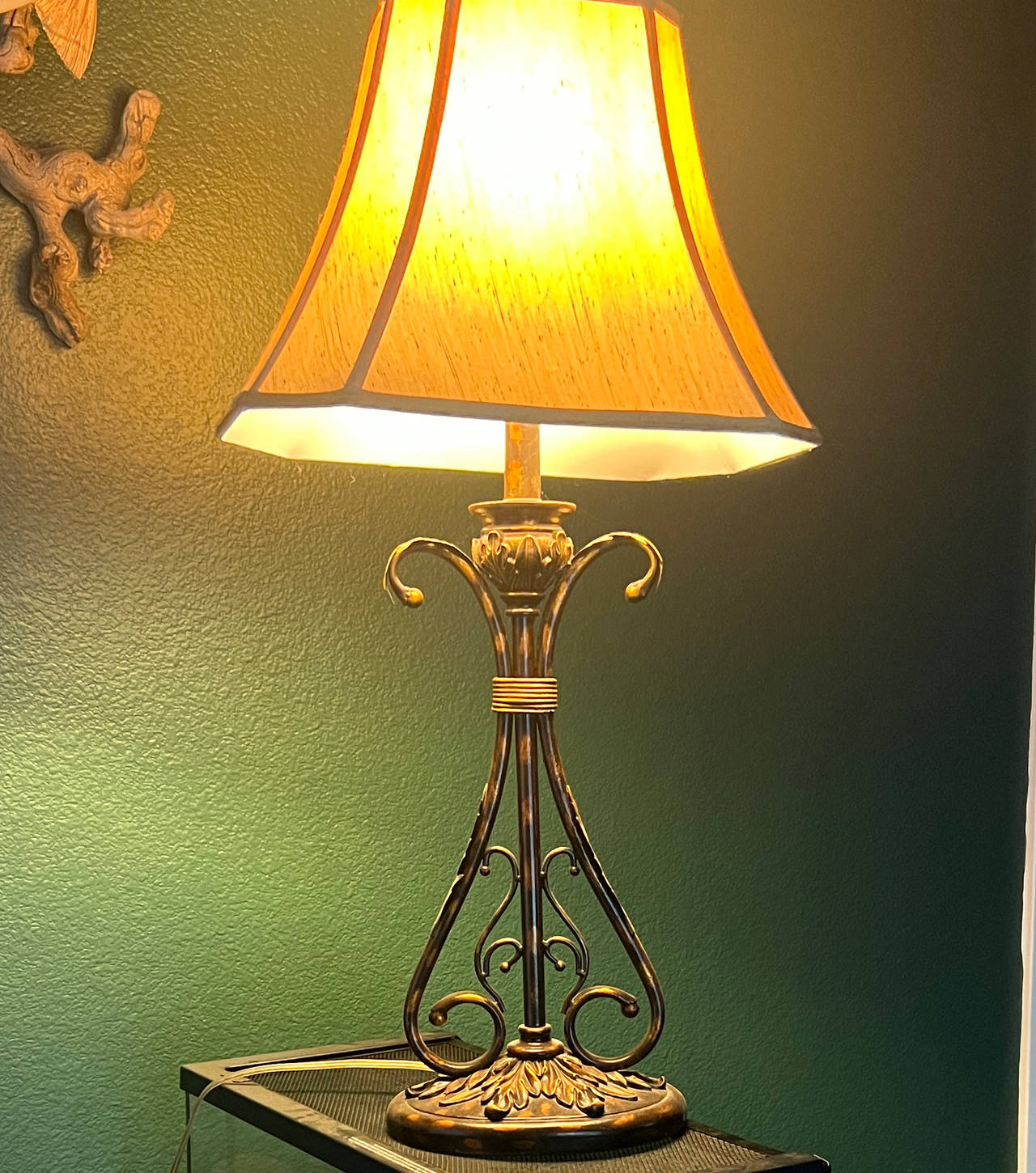 Traditional Wrought Iron Style Table Lamp