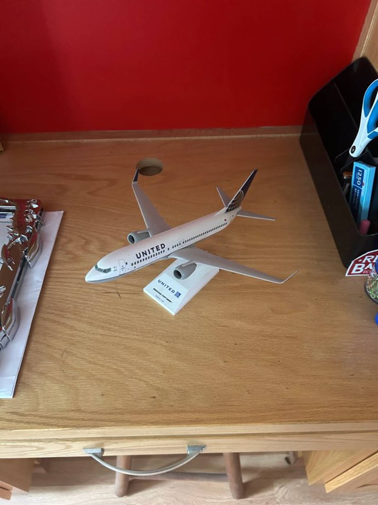 United Airlines Boeing 737 Model Airplane