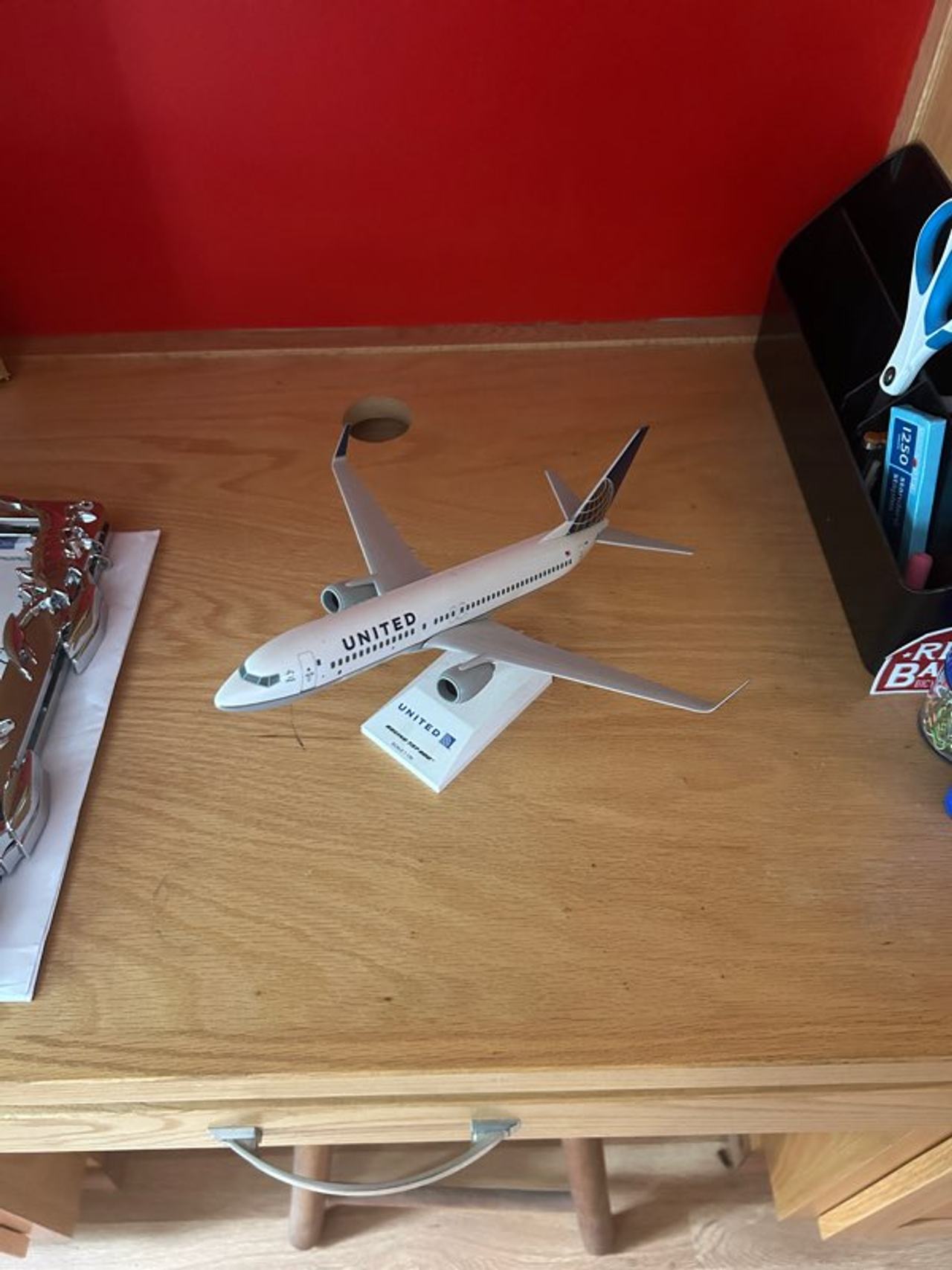 United Airlines Boeing 737 Model Airplane