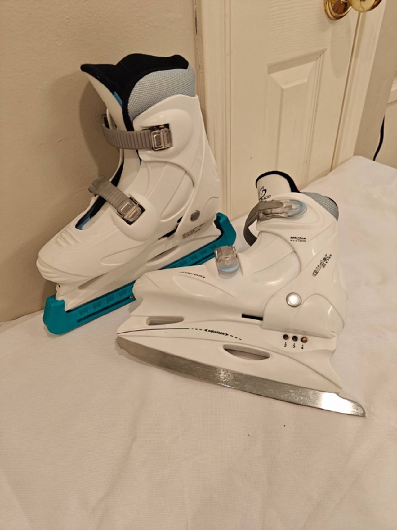 Lake Placid Glider 500 Adjustable Ice Skates White