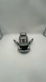Maisto Nissan 350Z 1:18 Scale Die-cast Model Car - Image 3