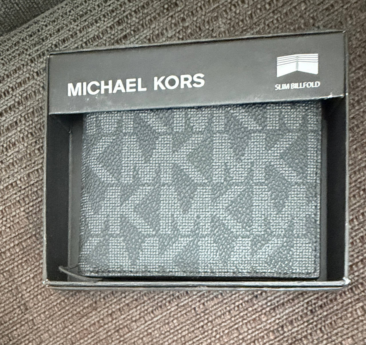 New Michael Kors Men's Signature Slim Billfold Wallet, authentic.