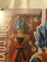 S.H. Figuarts Super Saiyan God Super Saiyan Goku (Super) - Image 3