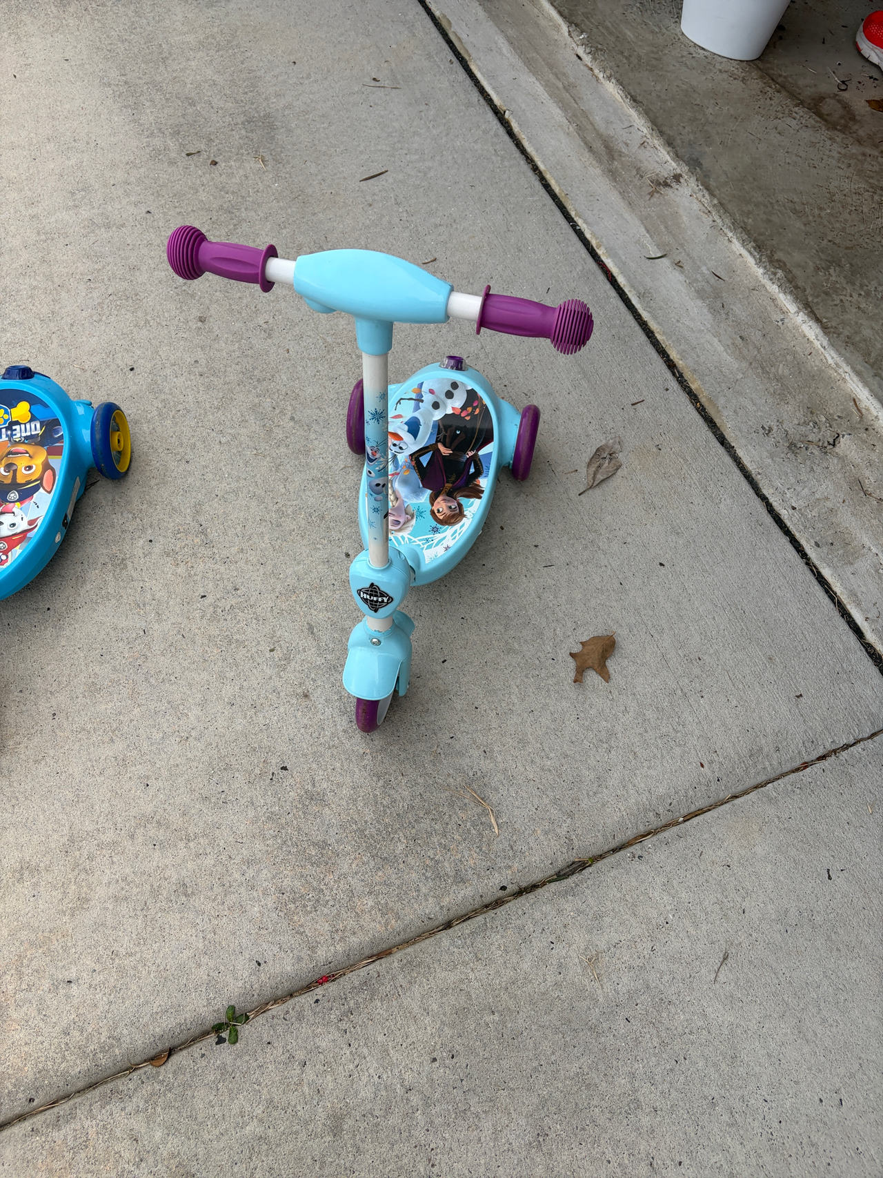 Huffy Disney Frozen 2 3-Wheel Kick Scooter