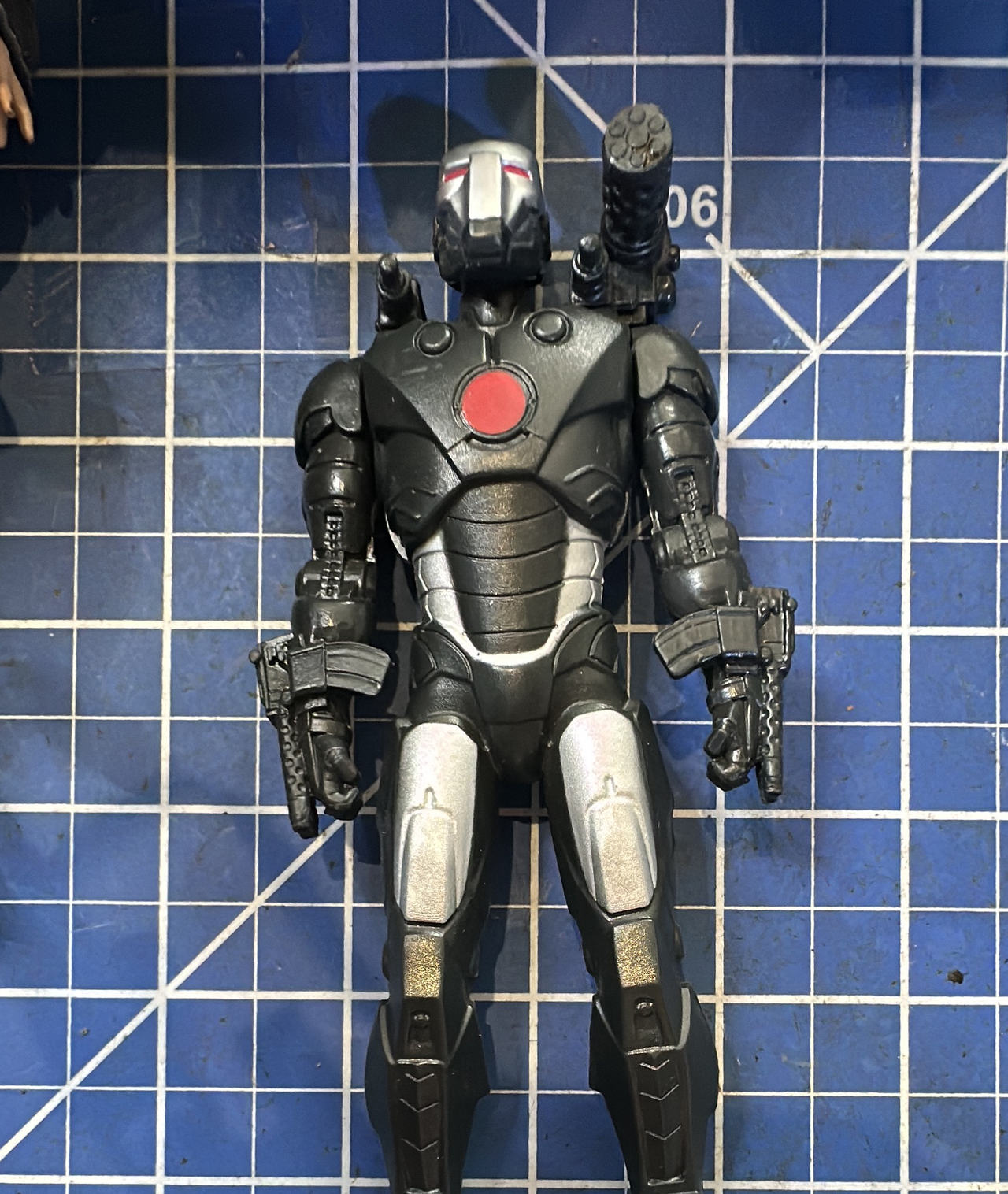 Hasbro MarvelLegends IRON MAN WAR MACHINE Action Figure. 123