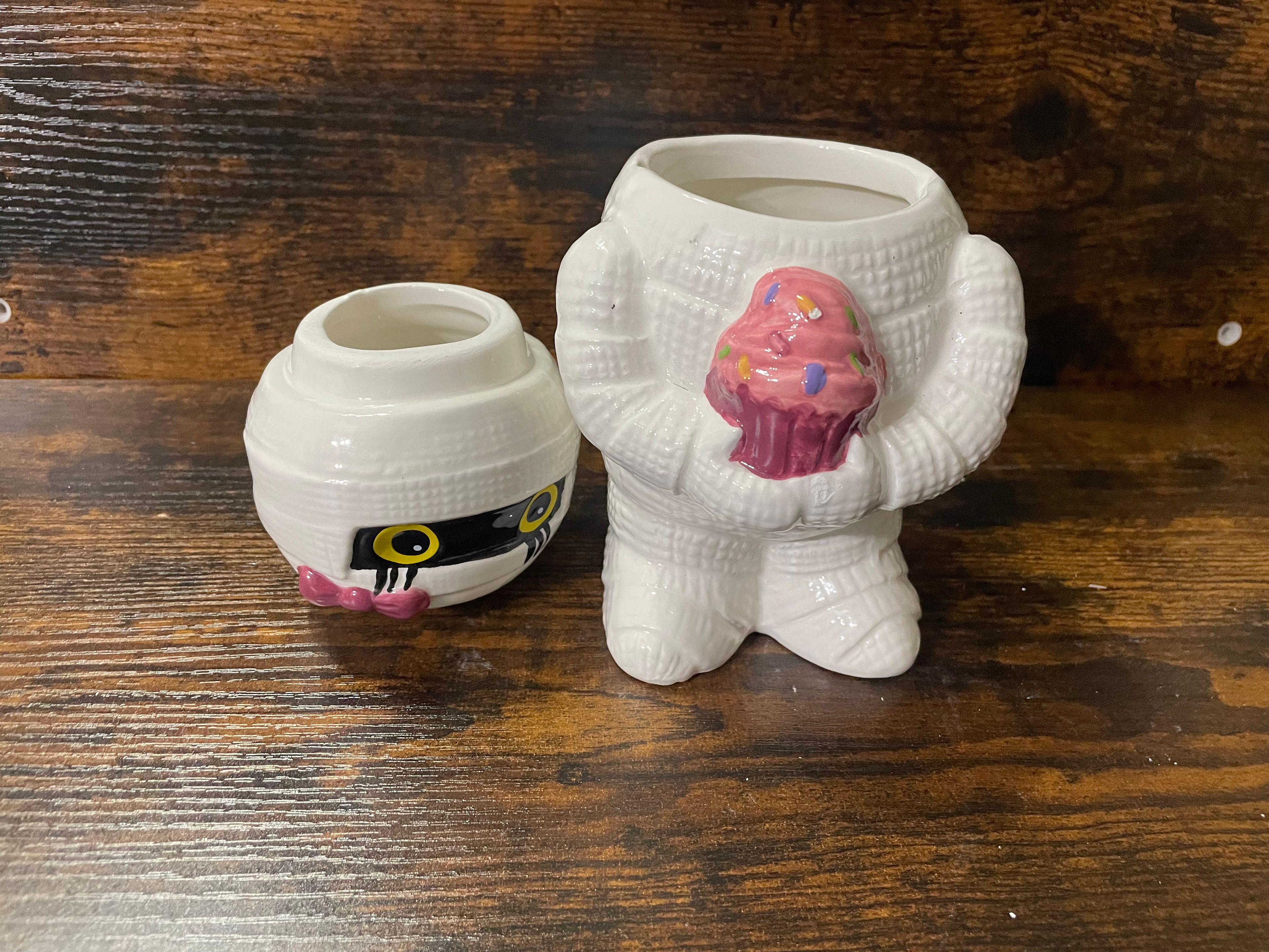 Hand painted Mummy Halloween Decorative Item - Image 4