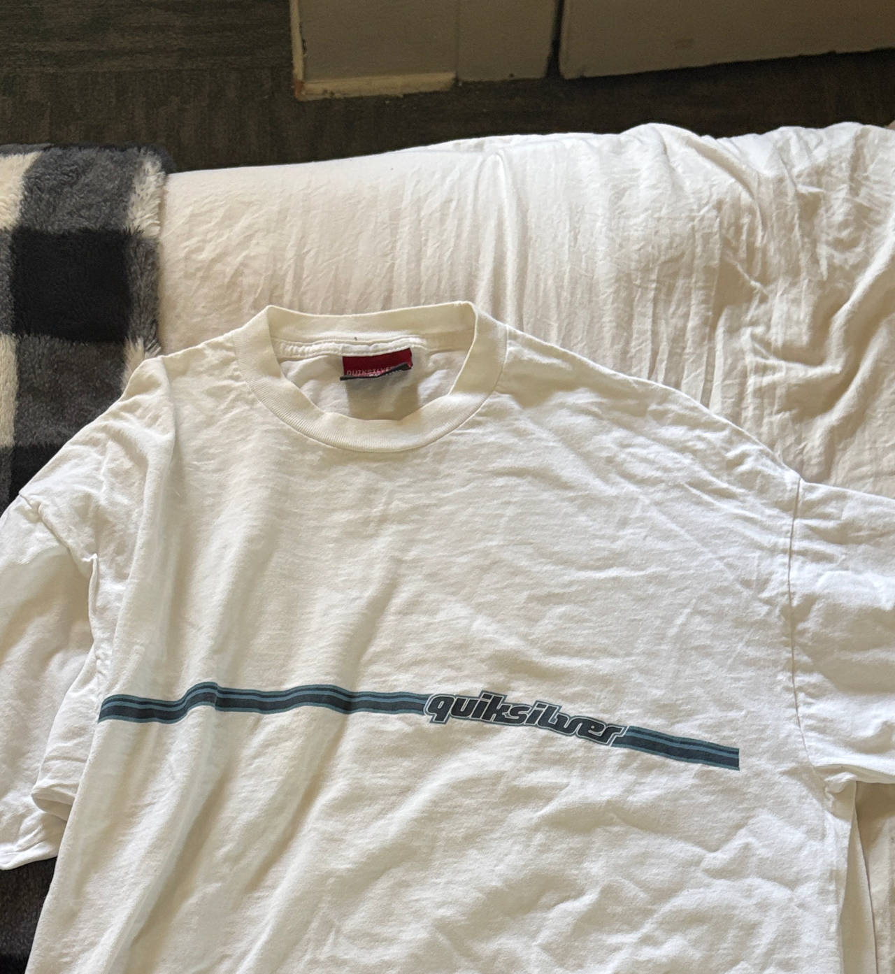 Quiksilver Vintage Graphic T-Shirt