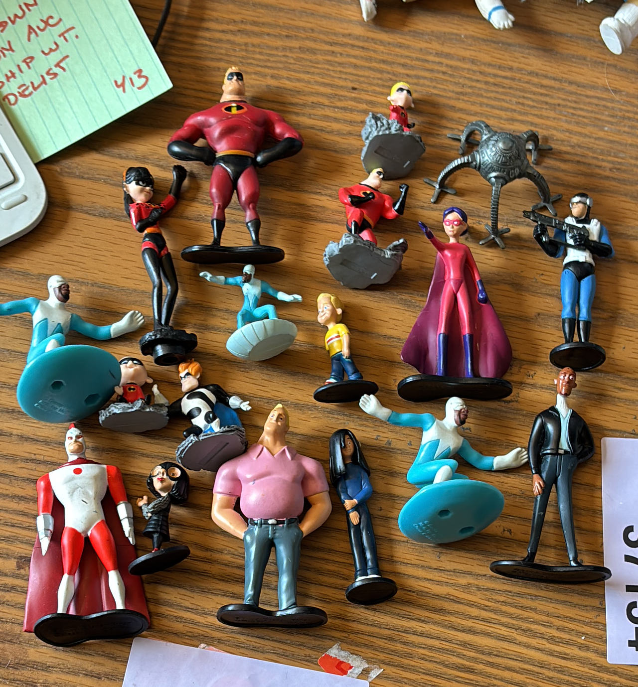 Disney Pixar The Incredibles Mini Figure Collection Lot. 37134.