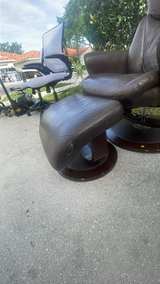 La-Z-Boy Leather Recliner - Image 3
