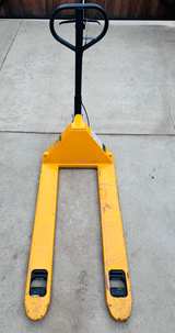 Uline H-4121 Pallet Truck - Image 3