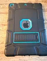 Apple iPad (9th Generation) 10.2" Wi-Fi + Cellular - Cracked Screen - Image 3