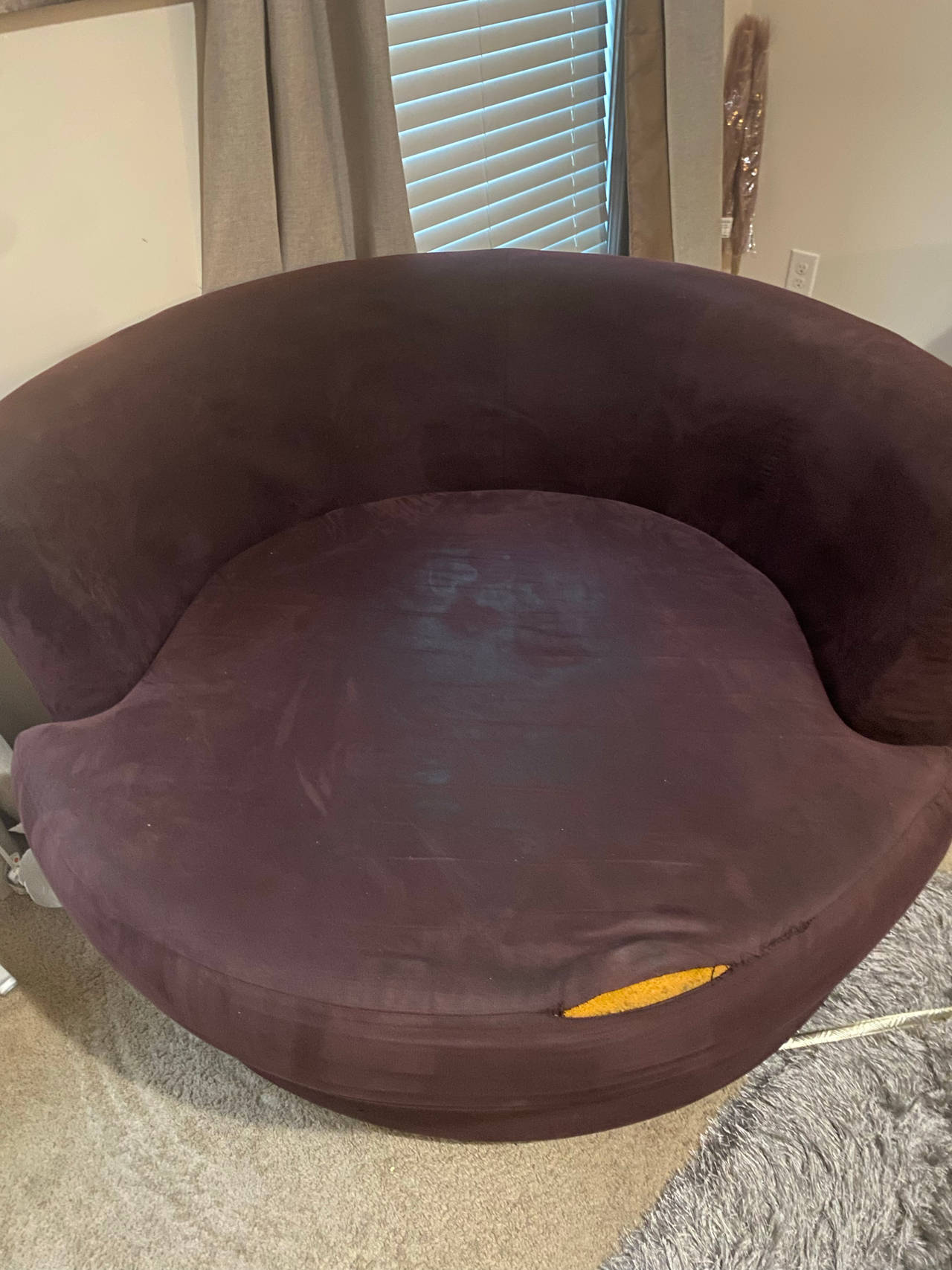 Round Swivel Chair