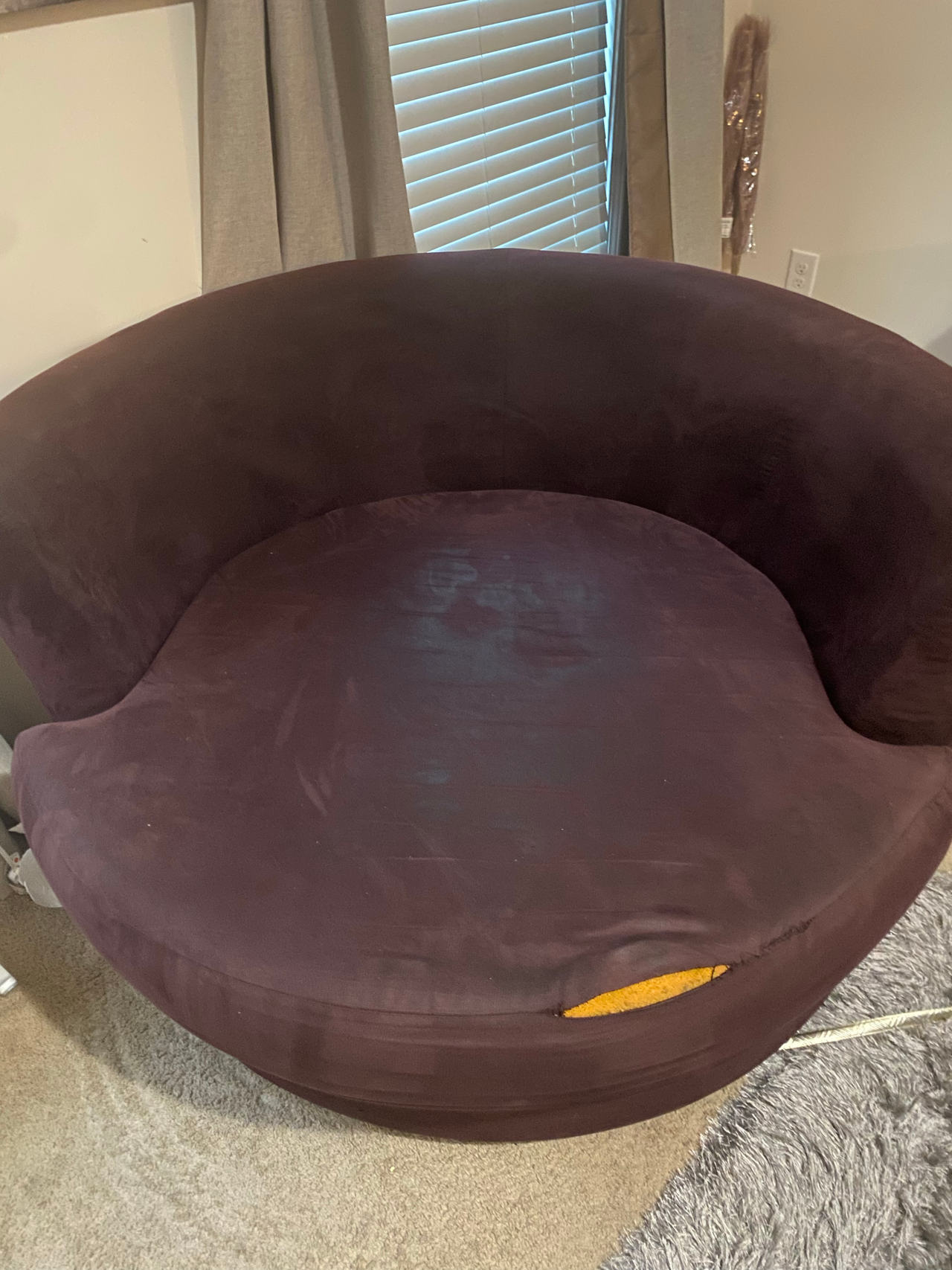 Round Swivel Chair