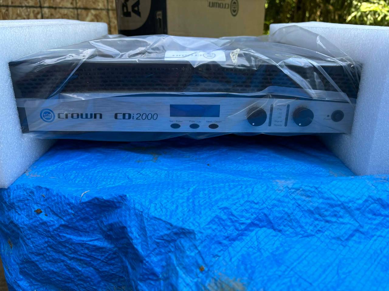 Crown CDi 2000 Two-channel Power Amplifier