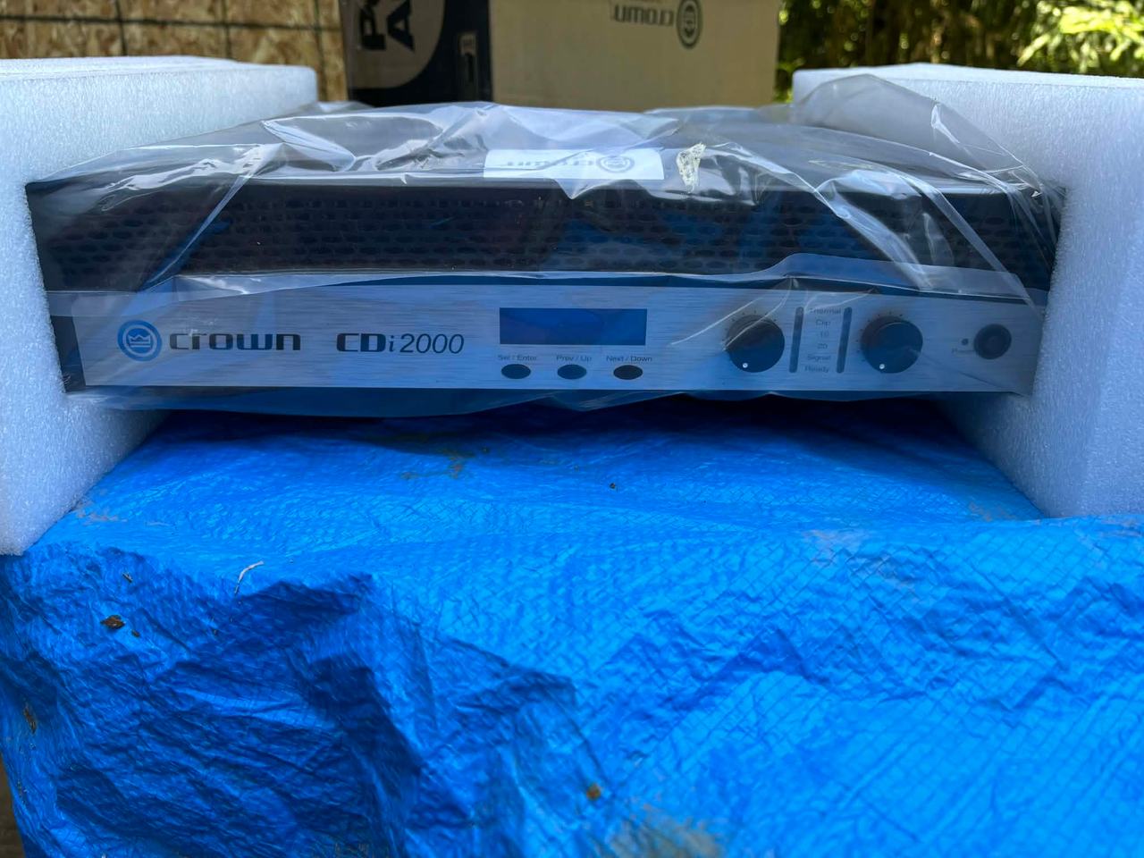 Crown CDi 2000 Two-channel Power Amplifier