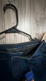 NEW Calvin Klein Women's High Rise Skinny Jeans size 14 - Image 3