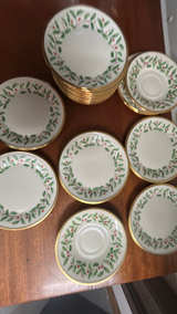 Lenox Holiday Dinnerware Plates 18pcs - Image 4